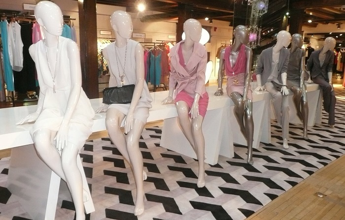 Dressing Up Window Mannequins To Attract Customers