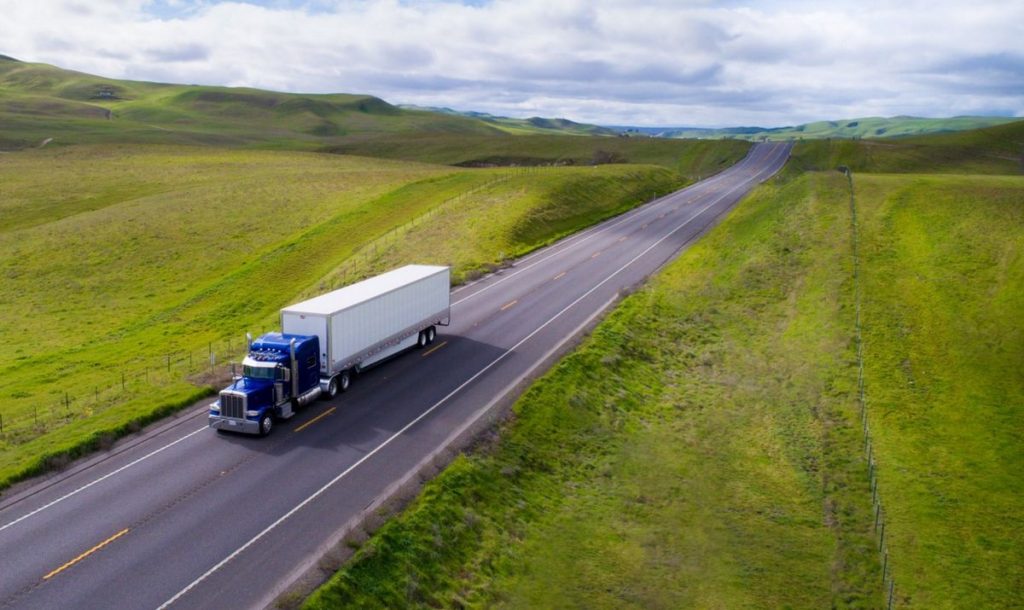 Factors To Take Into Consideration Before Hiring A Truck Hauling Service