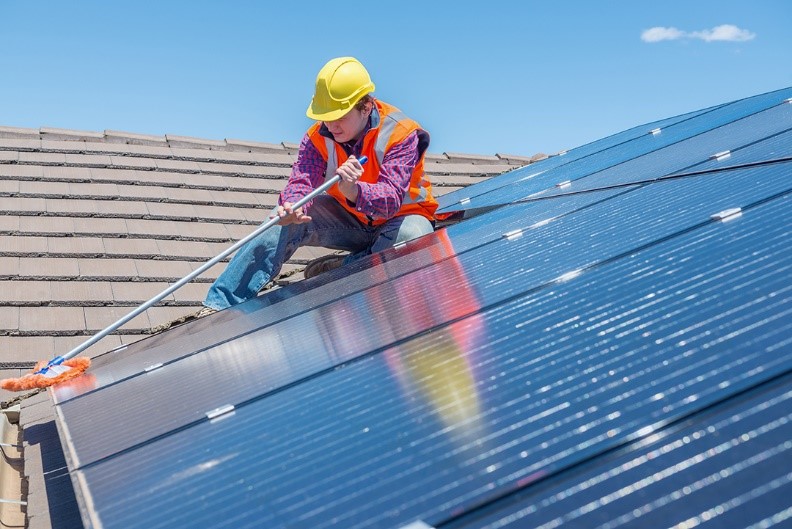 The Benefits of Maintenance Plans and Cleaning for Solar Panels